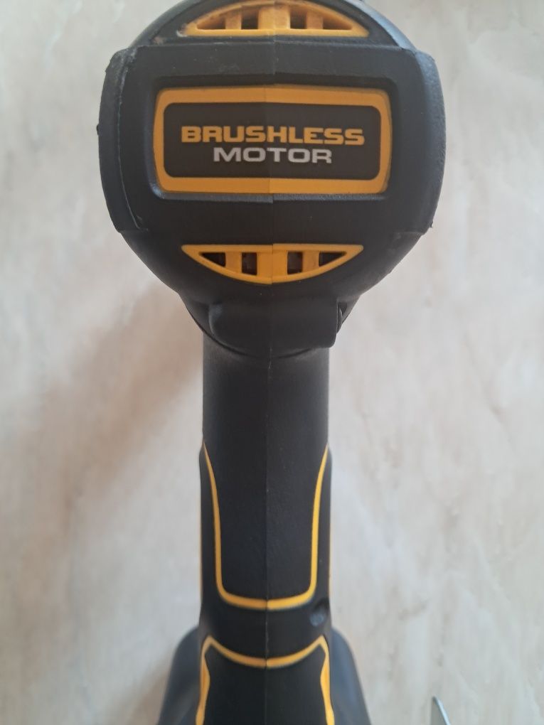 Продам бесщеточный шуруповёрт DeWALT DCD  791. Производство США.