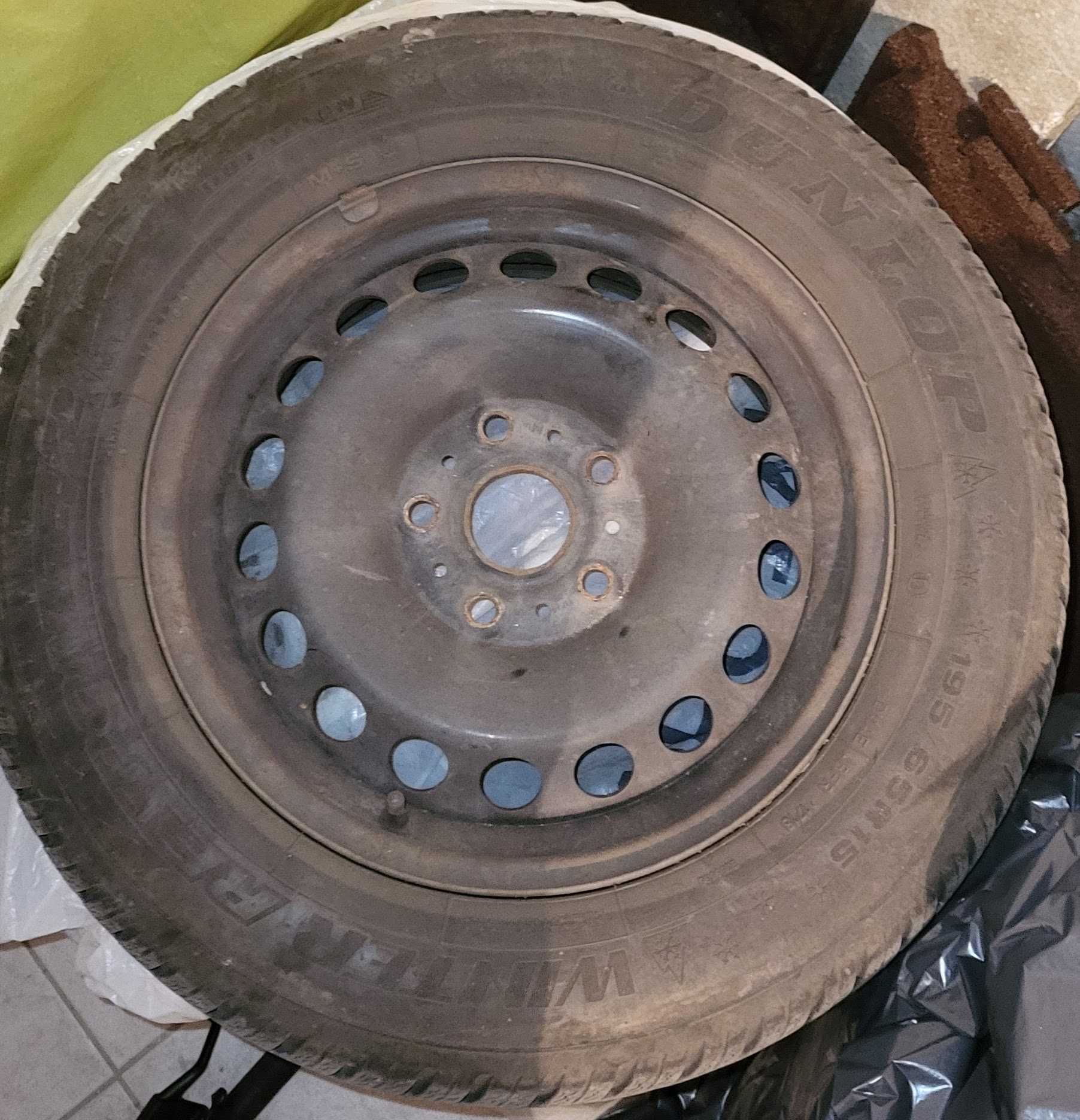 4x Opony 195/65R15 DUNLOP WINTER RESPONSE 2 + felgi stalowe - Golf VII
