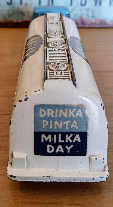 Bedford Milk Tanker Corgi Majors Ref #1129
