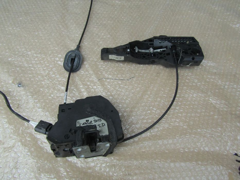 Fecho de porta tras direita Renault CAPTUR ano 2013 a 2019