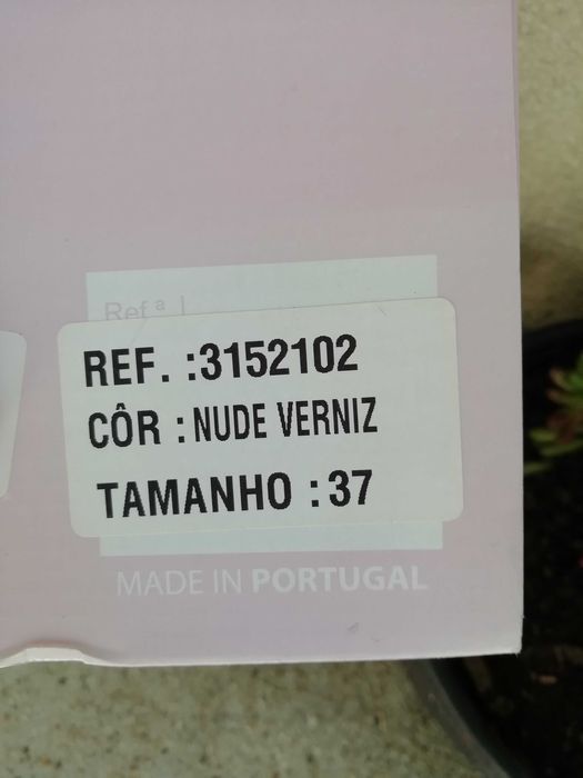 Sandálias N° 37 muito Bonitas e elegantes.