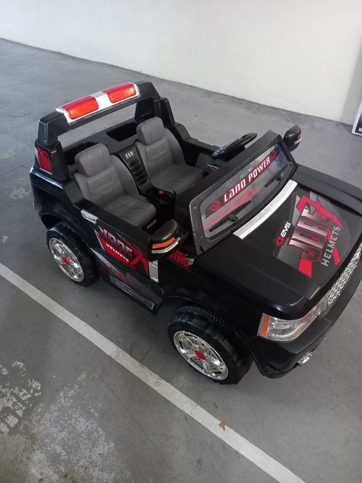 Jipe grande a bateria para criança