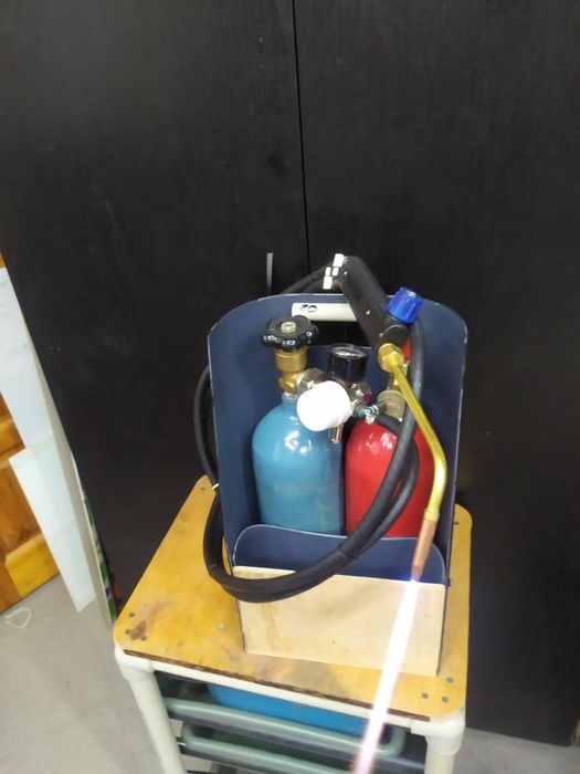 Газосварочный пост для пайки твёрдыми припоеми по меди ,латуни железу