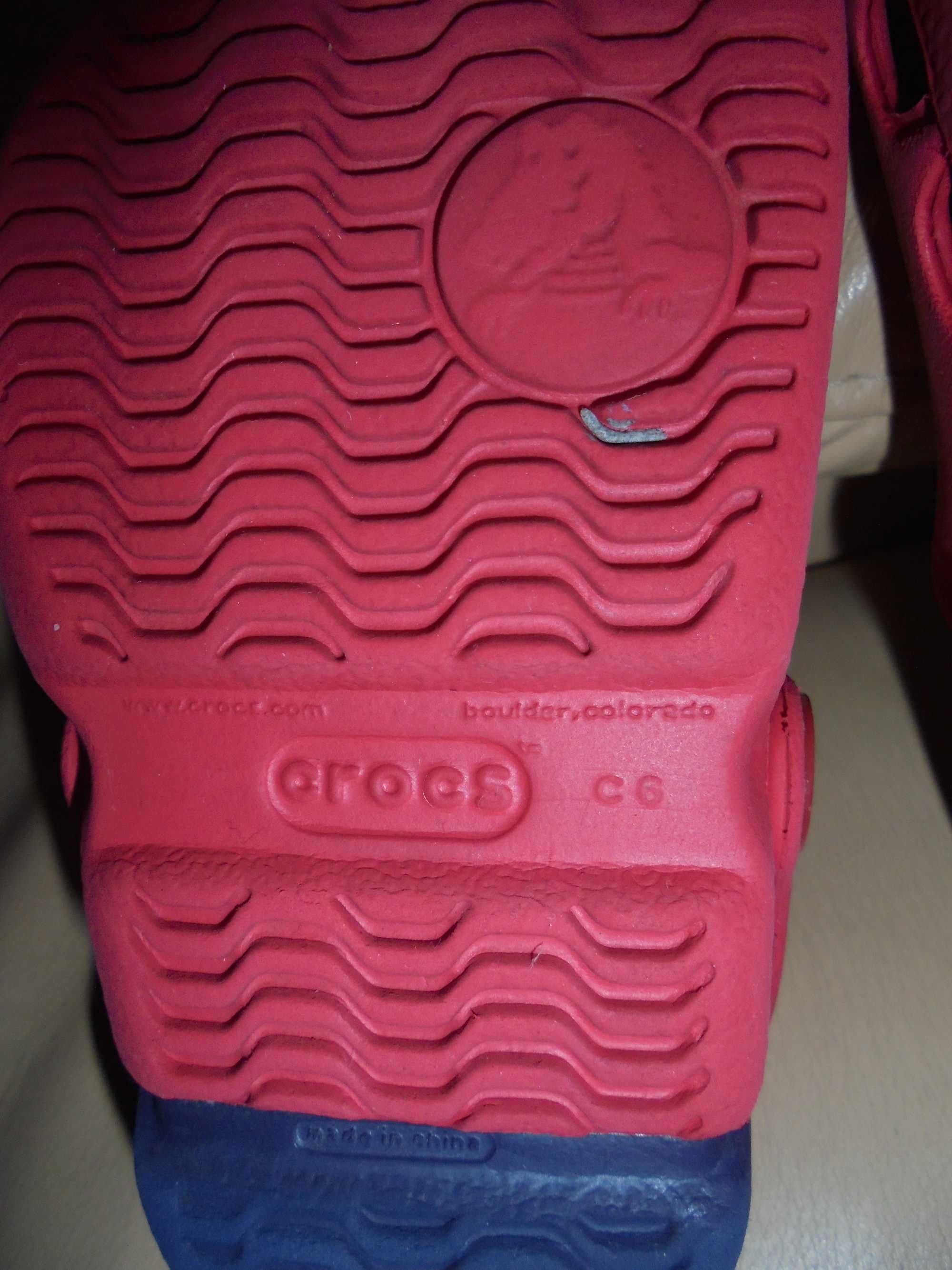 crocs de menino muito pratico