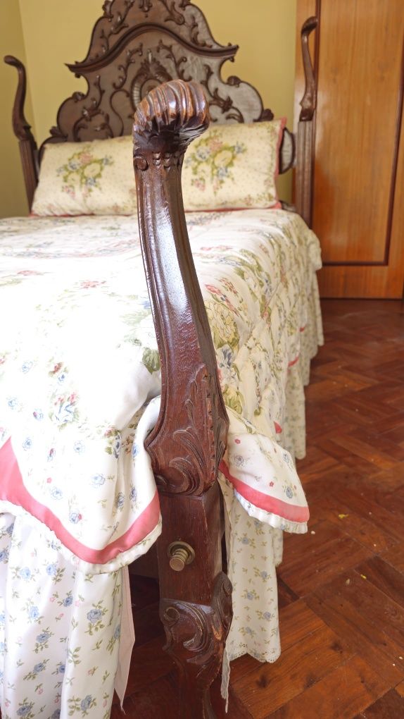 Cama + Colchão estilo século XVIII