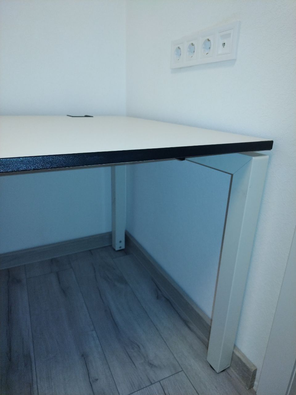 Офісний стіл Kinnarps (Швеція) модель Intime