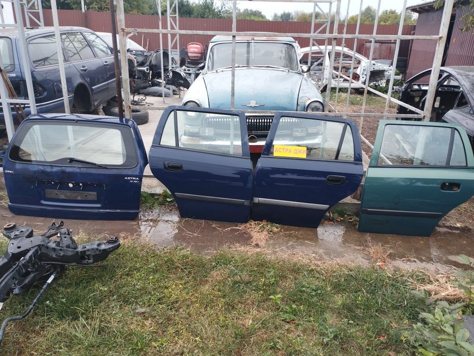Дверка ляда задня Opel Astra G 1998-2009р. універсал, двері в зборі