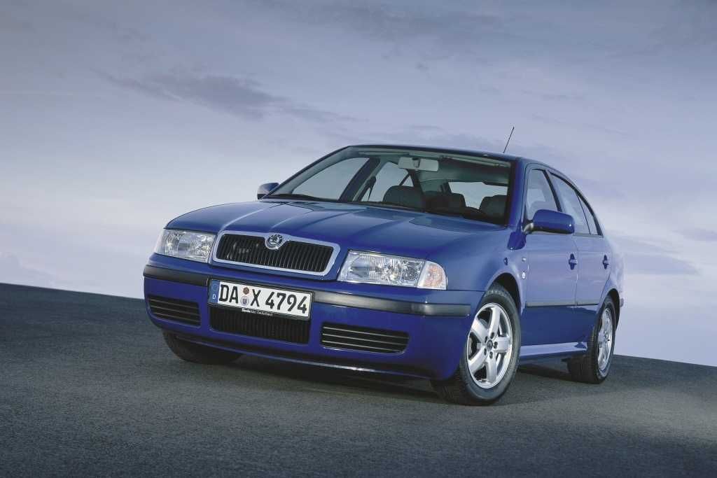 Skoda Octavia Tour капот