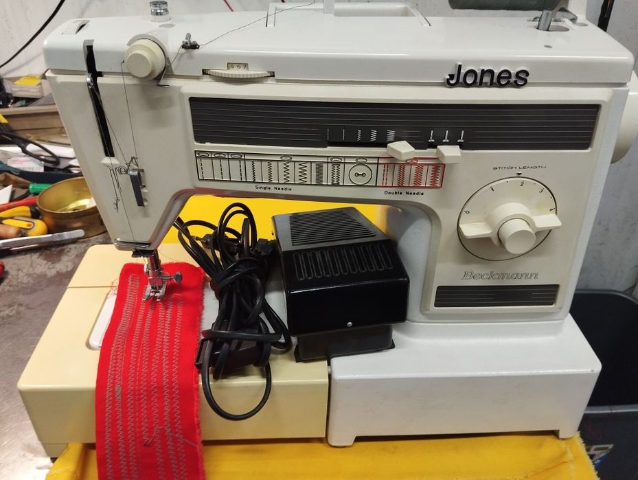 Maszyna do szycia Łucznik 827 wersja exportowy.