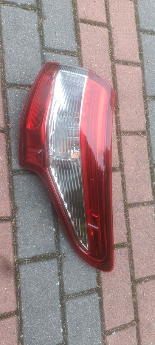 Lampa prawa tył Qashqai j11