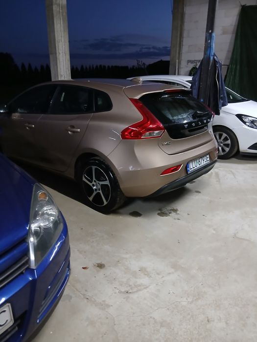 Sprzedam volvo v40 stan perfekcyjny