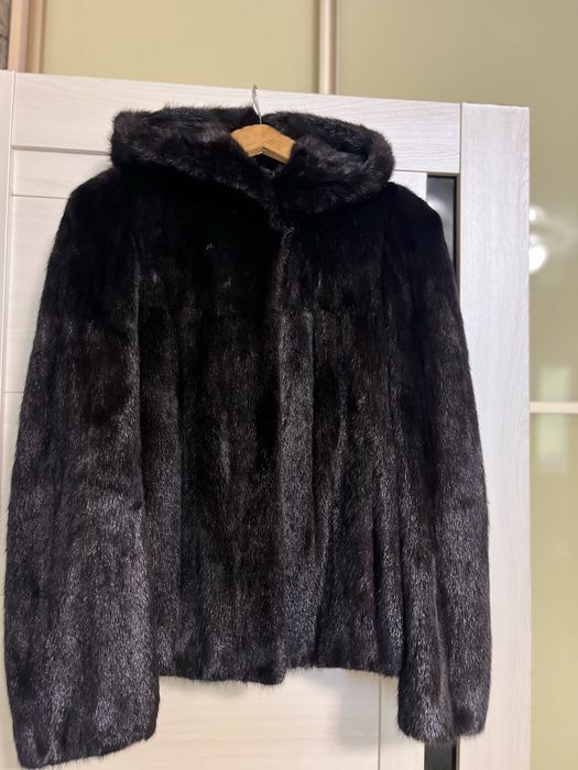 Шуба норкова , в гарному стані .