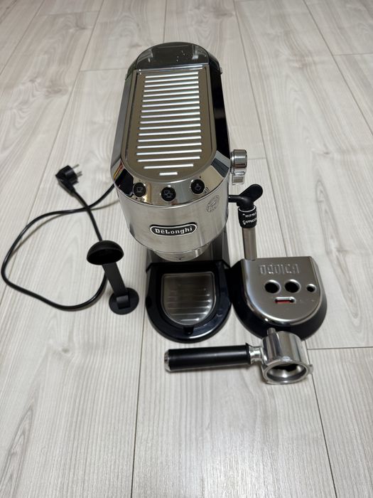 Кавоварка ріжкова Delonghi EC 685.M