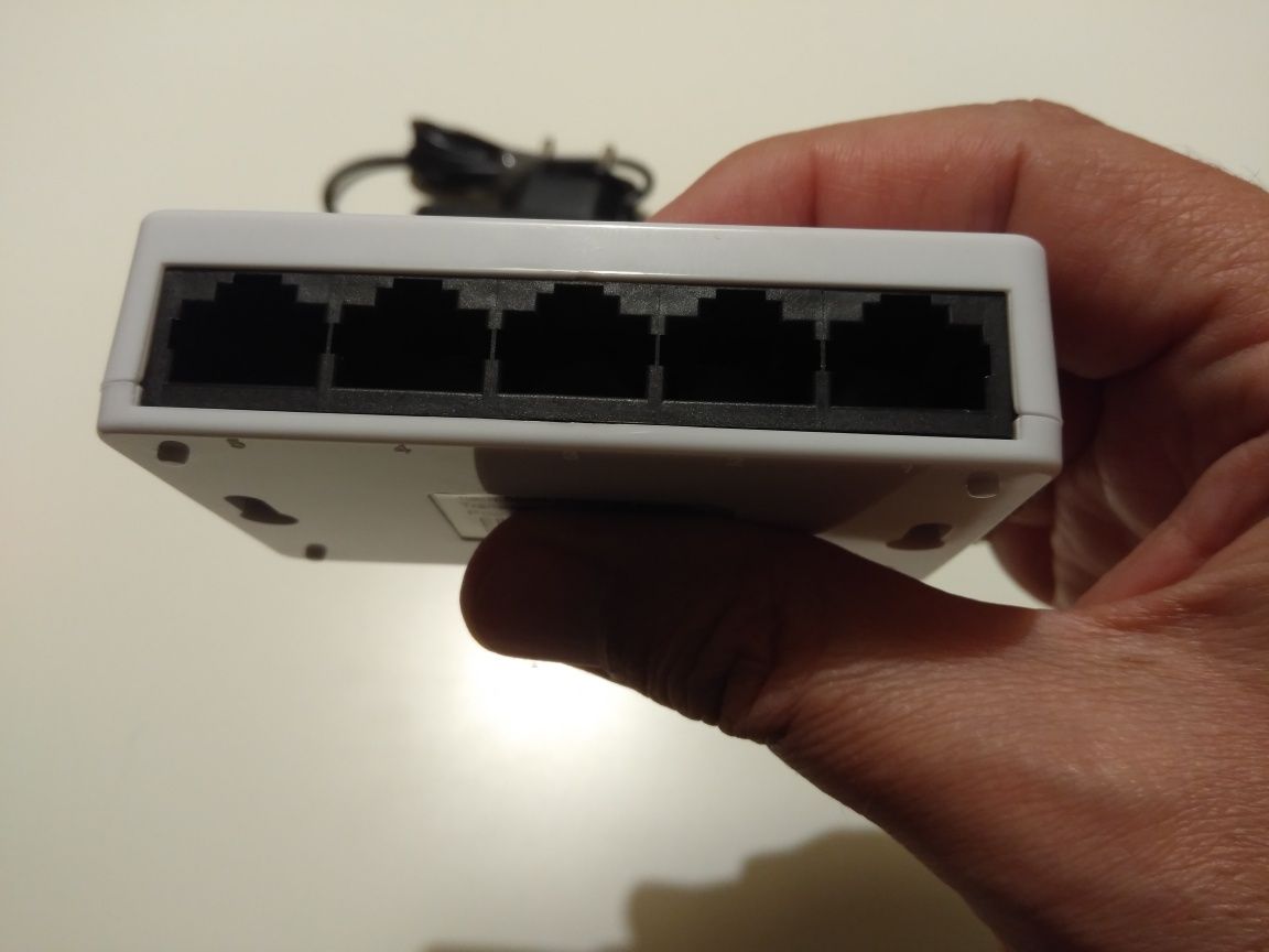 Mini Switch 5 portas RJ45 10/100Mbps