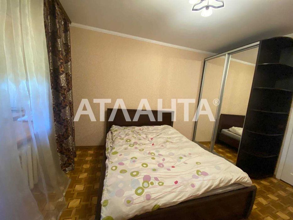 В продаже 3х комнатная с мебелью и техникой. Отличная локация.
