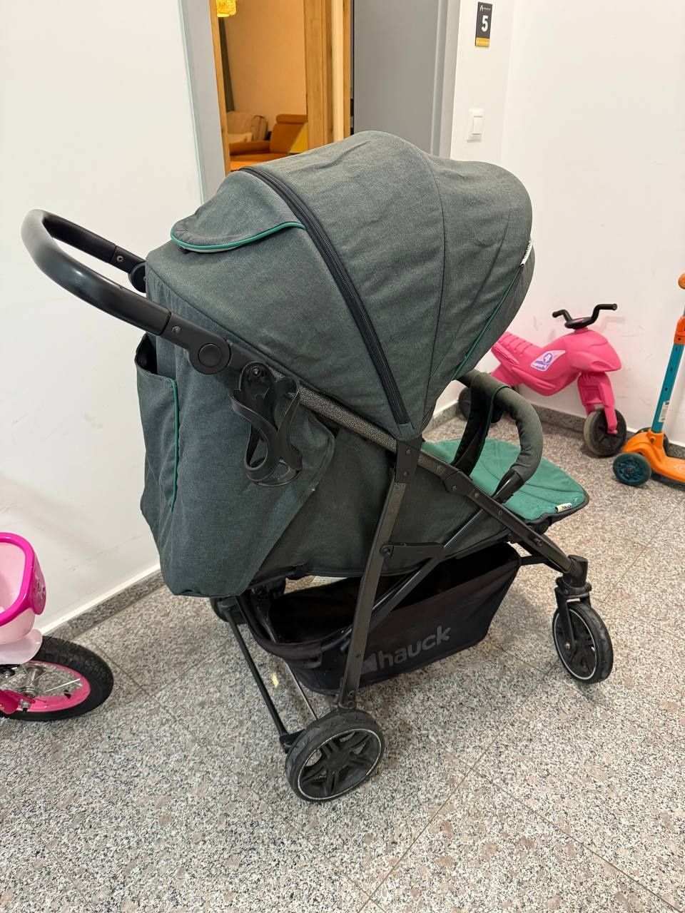 Продаю Коляску прогулочную Kinderkraft ALL ROAD Серая
Коляска прогулоч