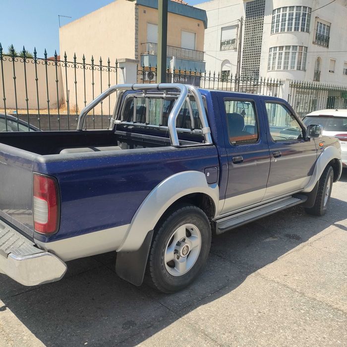 Nissan np 300 d22