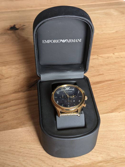 Złoty zegarek Armani