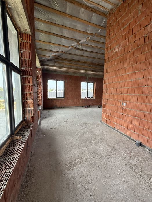 Будинок біля Десни,Зазимʼя,Лівий берег,асфальт,закрита територія