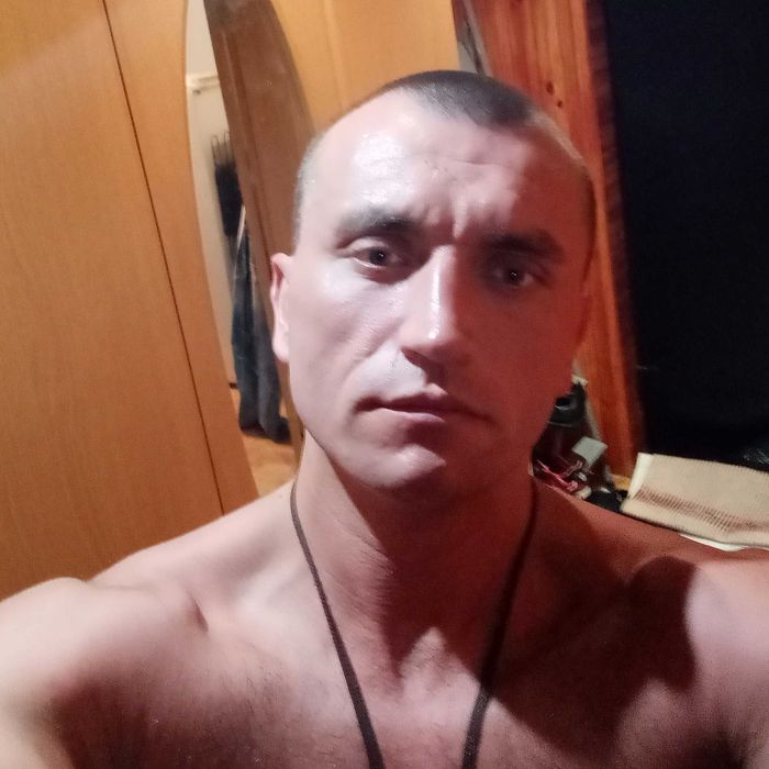Спортивный парень, спортсмен, делаю массаж девушкам и семейным парам