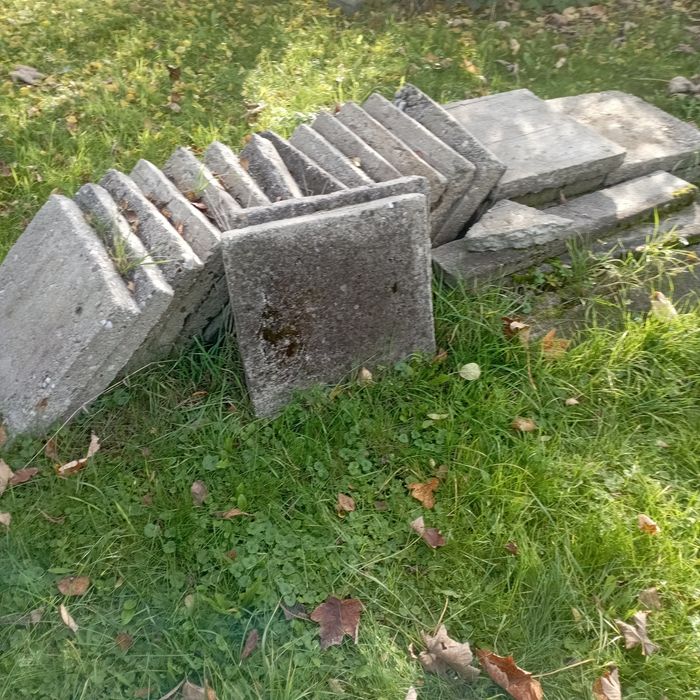 Sprzedam płyty chodnikowe plus krawezniki