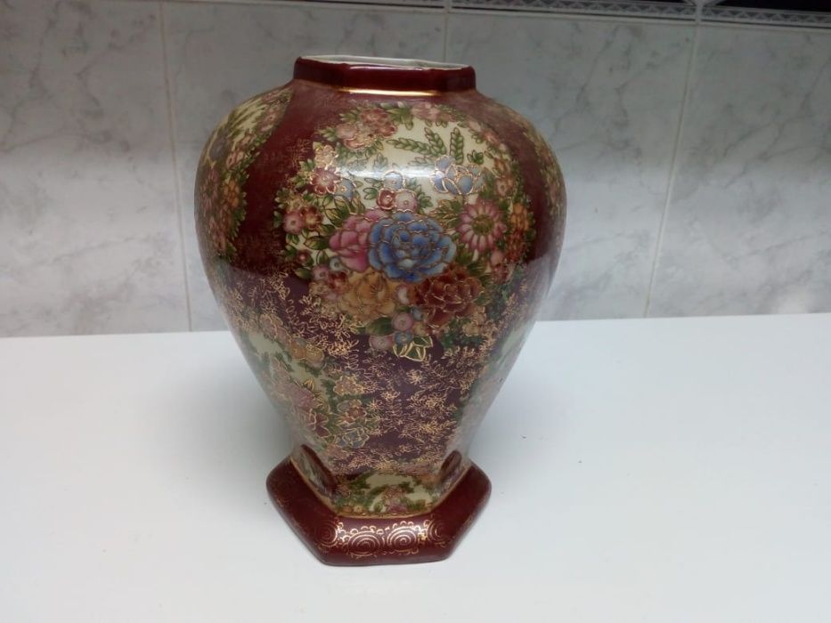 Jarra chinesa pintada à mão