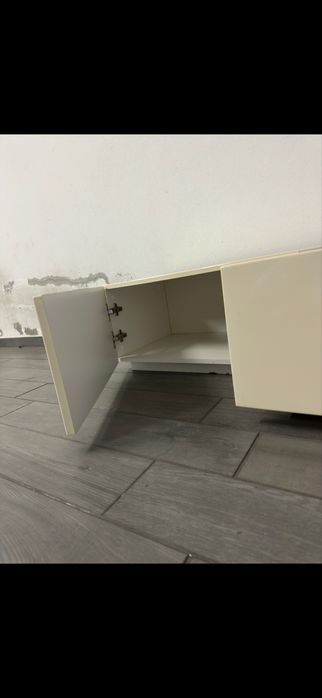 Móvel de Tv com uma porta e uma gaveta