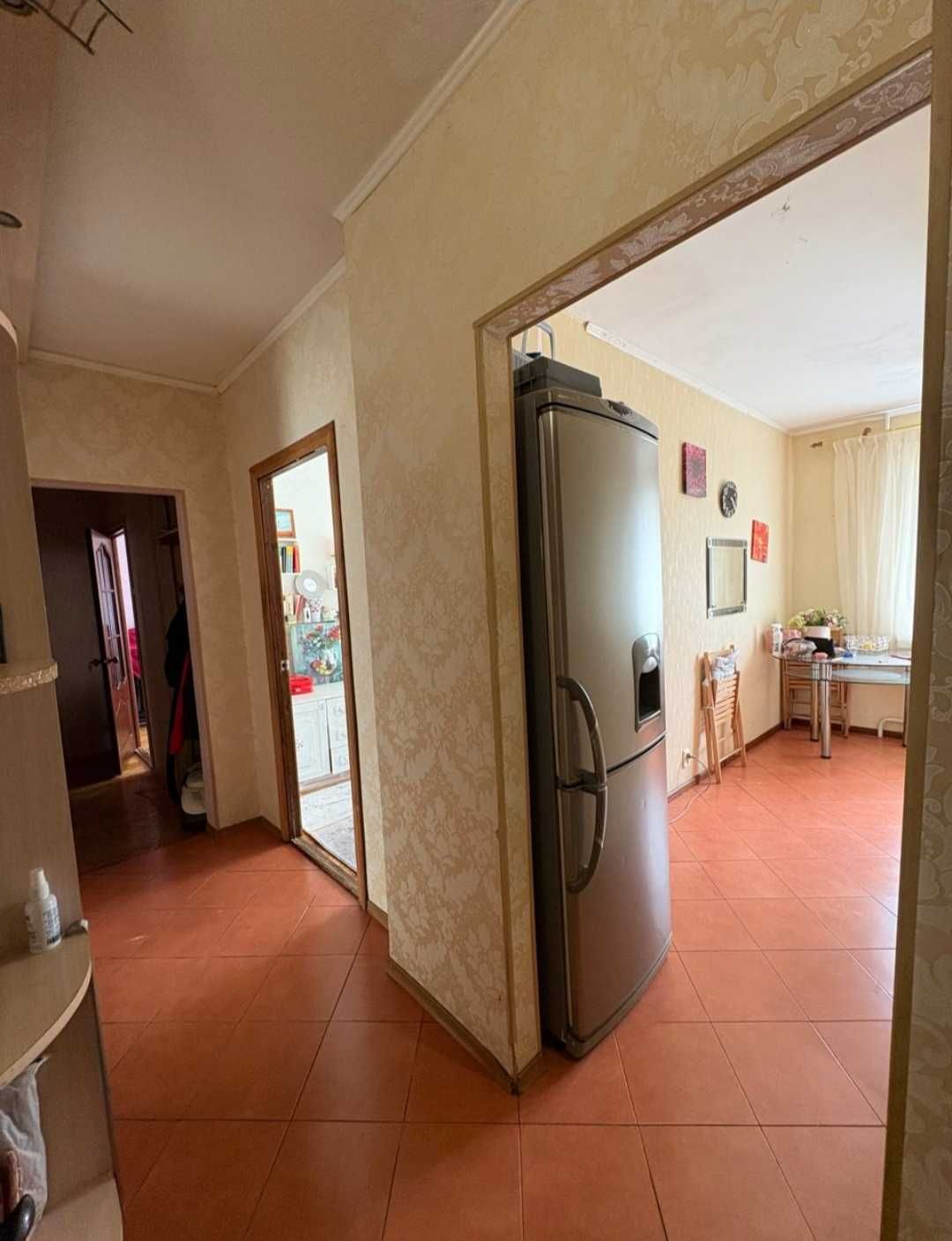 3к.квартира, Проспект Науки 24,Метро Демеевская 10 мин.пешком.61кв.м.