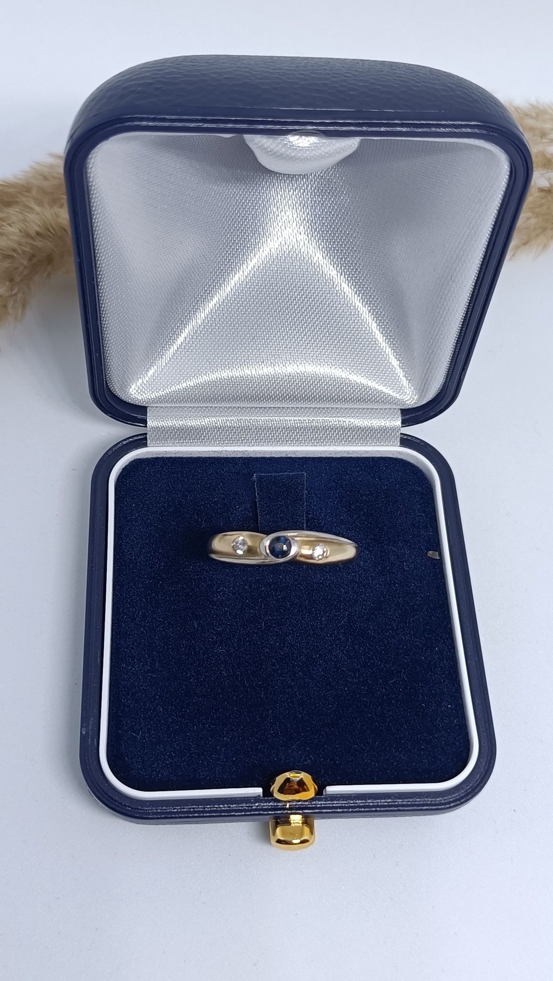Piękny pierścionek ze złota z szafirem, złoto 333