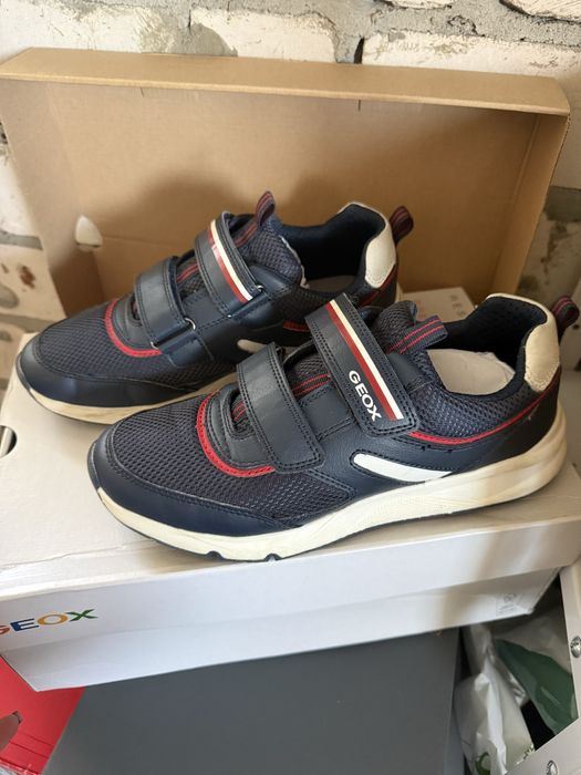 дитячі кросівки Geox