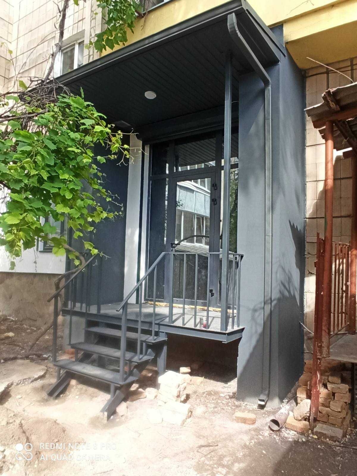 Металеві сходи (металоконструкції, відкатні ворота,причіпи, балкони)