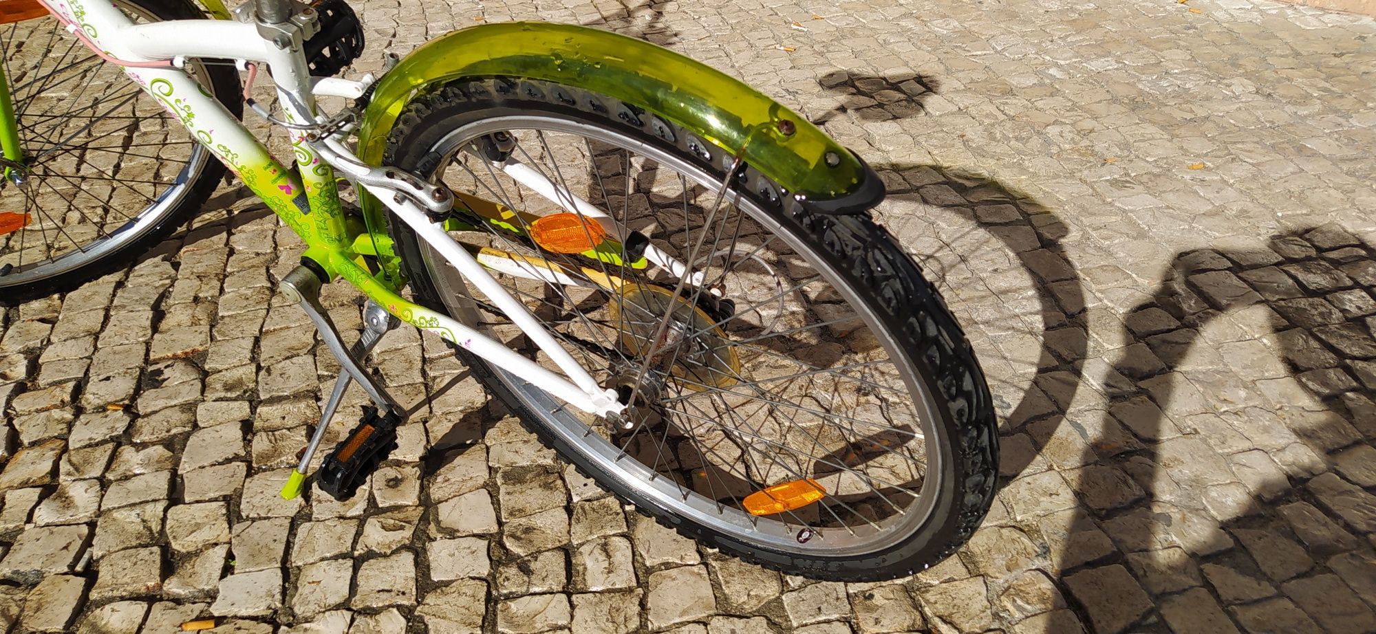 Bicicleta Criança menina roda 24 com cesto e mudanças descanço