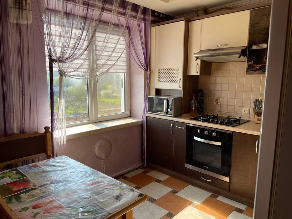 Продам 4-х кімнатну квартиру