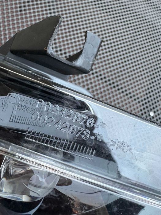 Протитуманна фара права Tesla model y Model 3 Up-Level