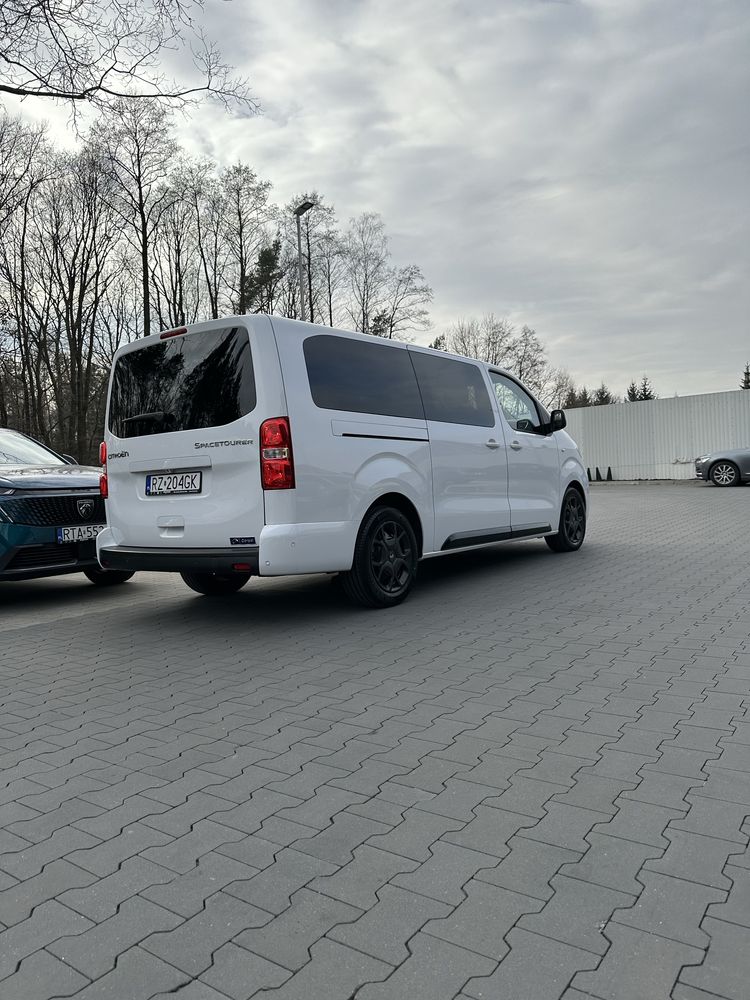 Wynajem nowego 9-osobowego Citroëna Spacetourer z 2024