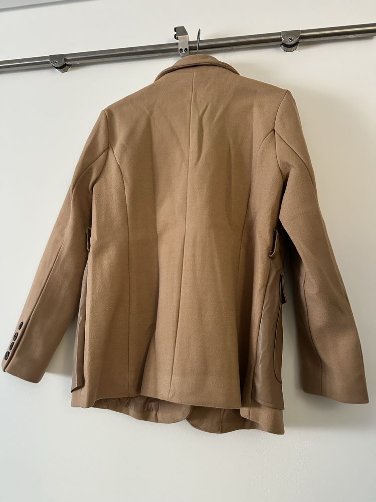 Blazer fazenda com frente em polipele - cor camel
