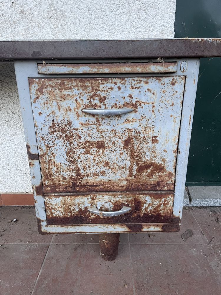 Secretária em metal vintage