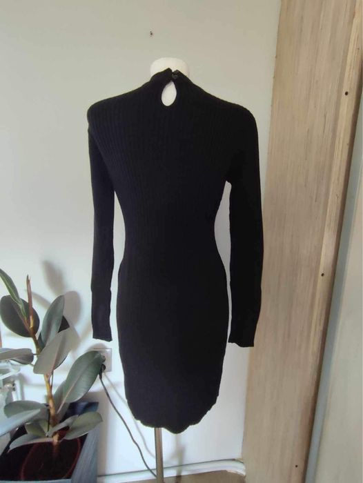 Czarna sukienka damska, midi, dlugi rękaw, na jesień i zime, r. Uni