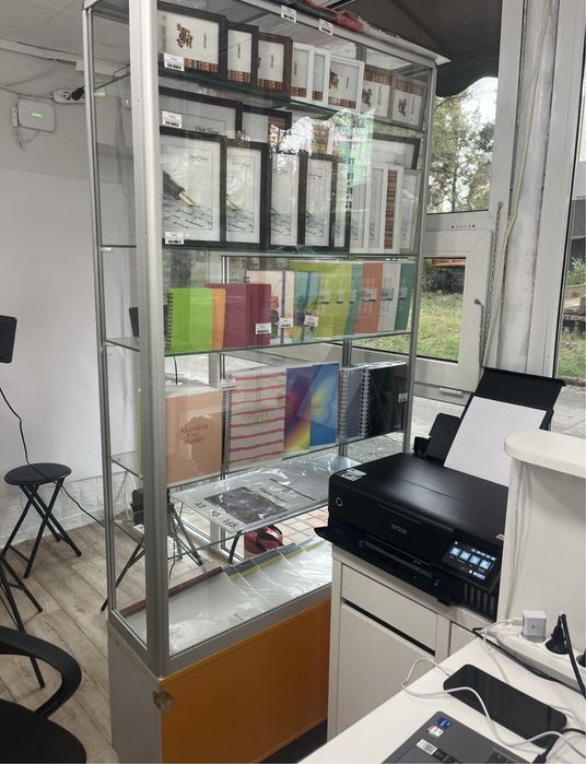 Вітрини торгівельні