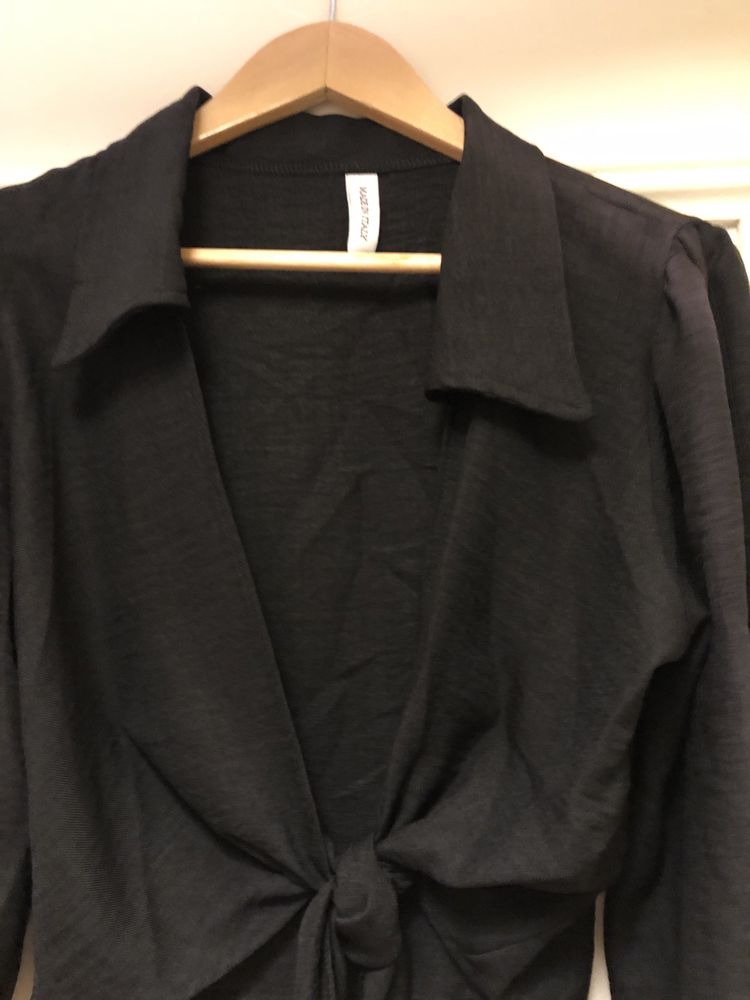 Camisa nova , com nó a frente curta