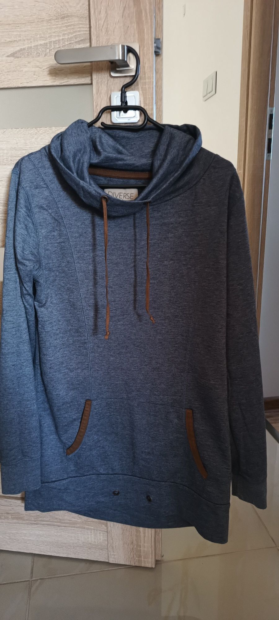 Przedłużana bluza firmy diverse rozmiar XL