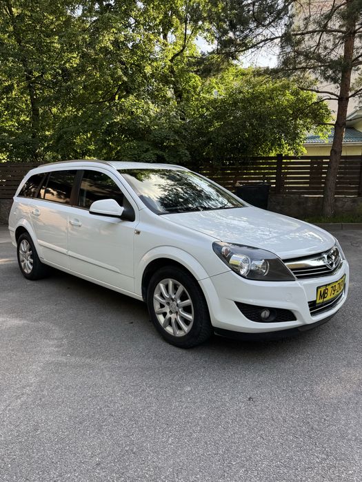свіжоприганий(вже на укр. номерах) Opel Astra H 2011 універсал 1.7 диз