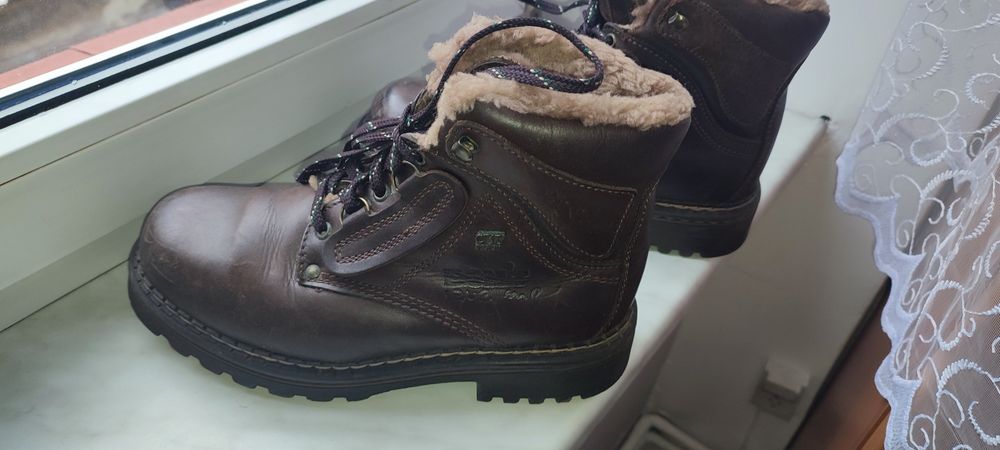 Sprzedam buty rozmiar 42, prawie nieużywane