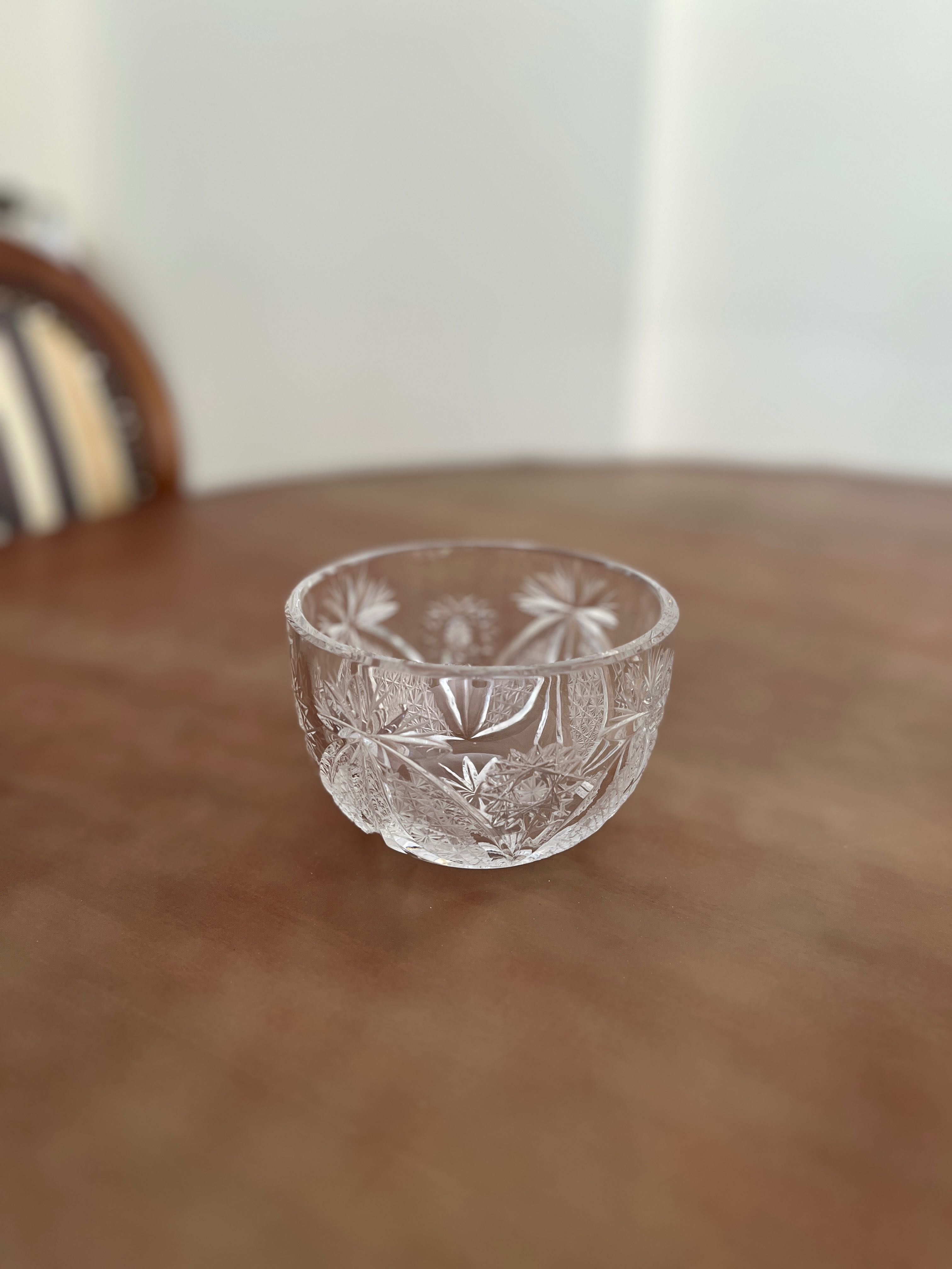 Szklana miseczka ze szkła cietego