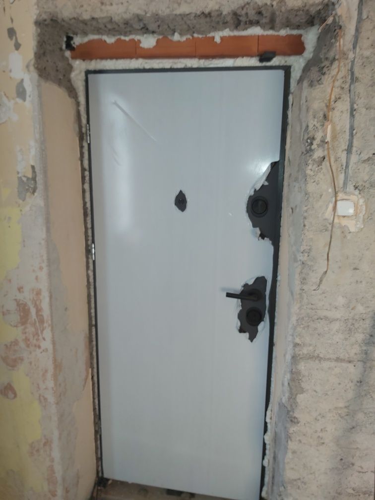 Regulacje i serwisy , montaz DRZWI I OKNA (PVC i ALUMINIUM)