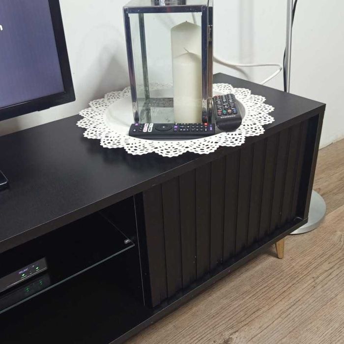 Szafka RTV Bello Selsey lamelowe fronty 175 cm złote podpory