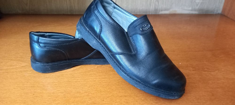 Класичні шкільні туфлі на хлопчика