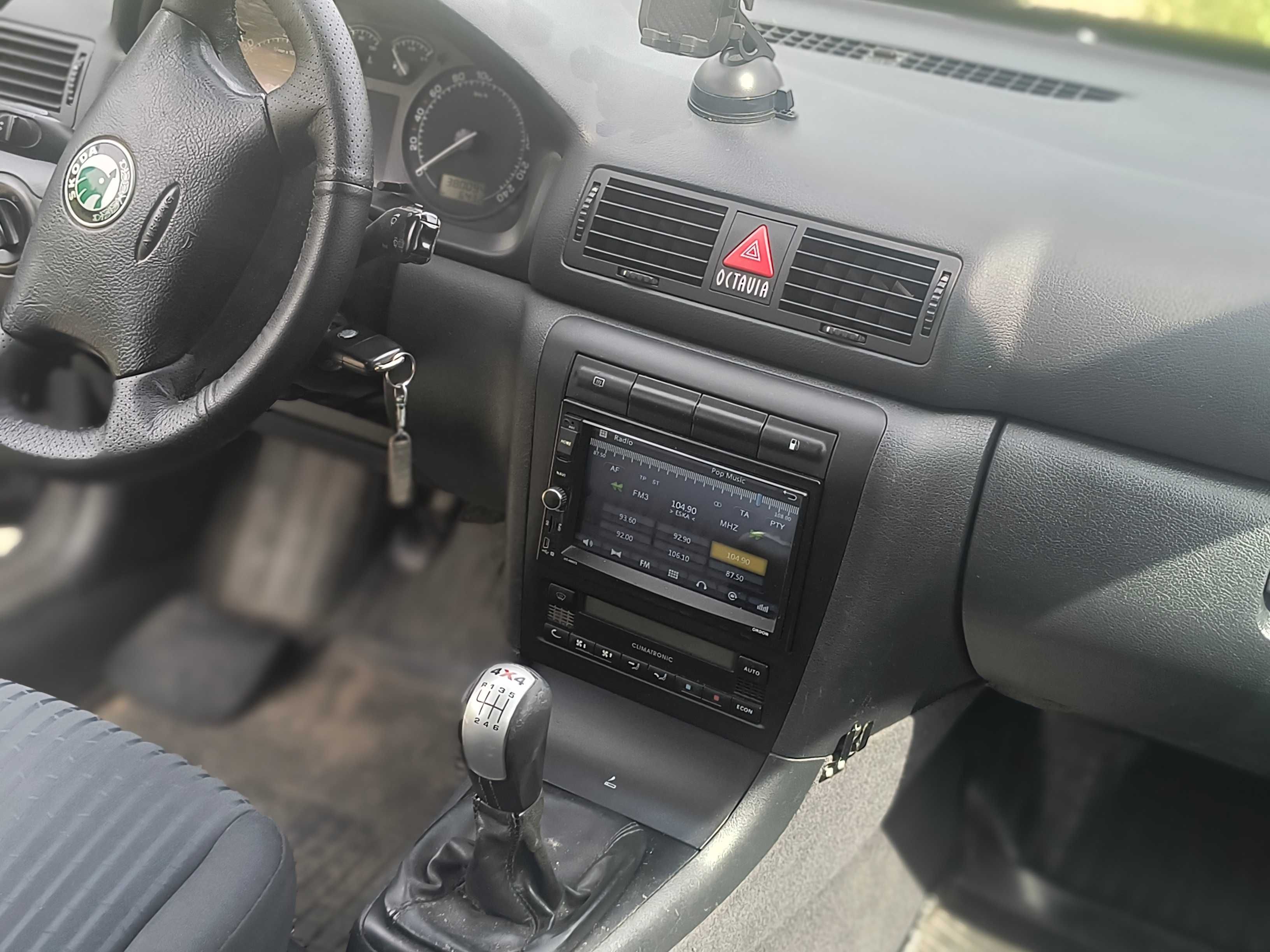 Skoda Octavia 1,9 Combi Ambiente 4x4
Rok 2004