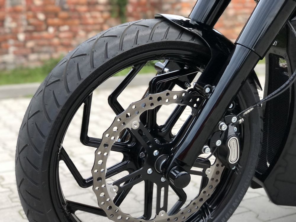 Harley Davidson FLHCS Heritage Softail 114” Custom
