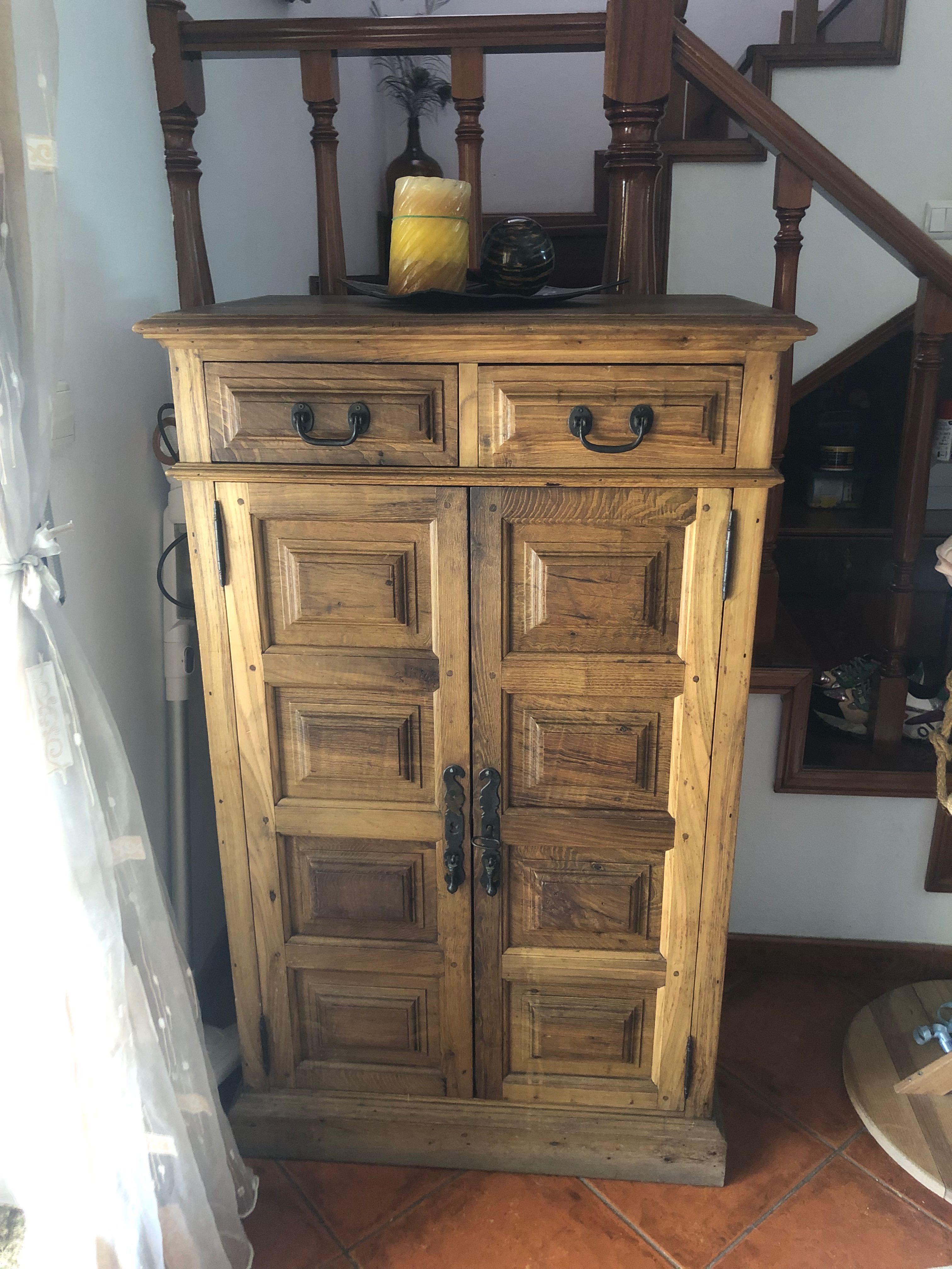 Cómoda/armário em madeira maciça